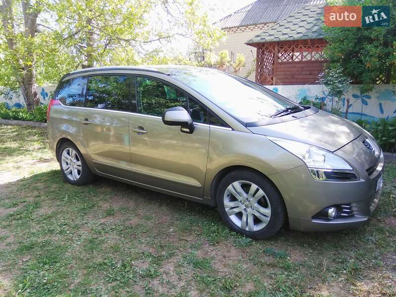 Микровэн Peugeot 5008 2011 в Киеве