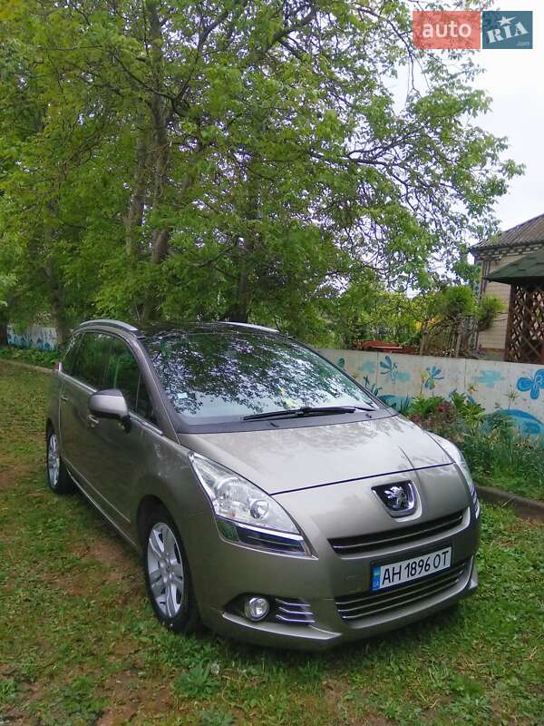 Микровэн Peugeot 5008 2011 в Киеве