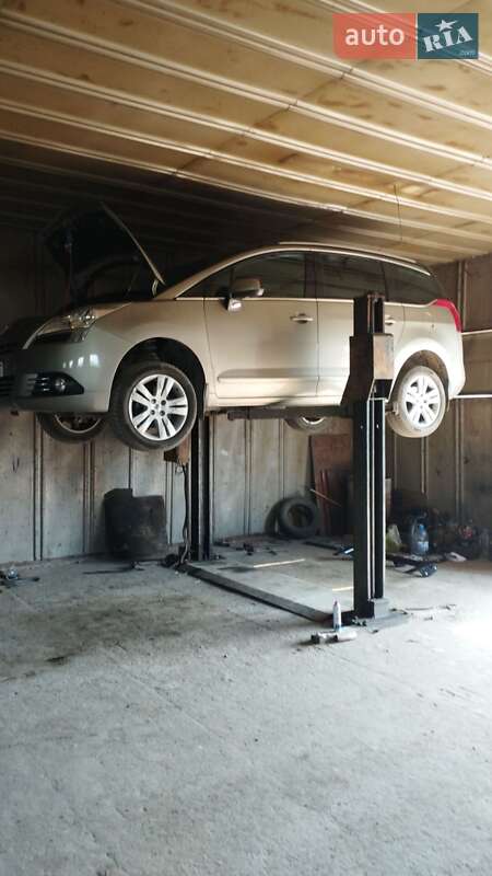 Микровэн Peugeot 5008 2011 в Киеве