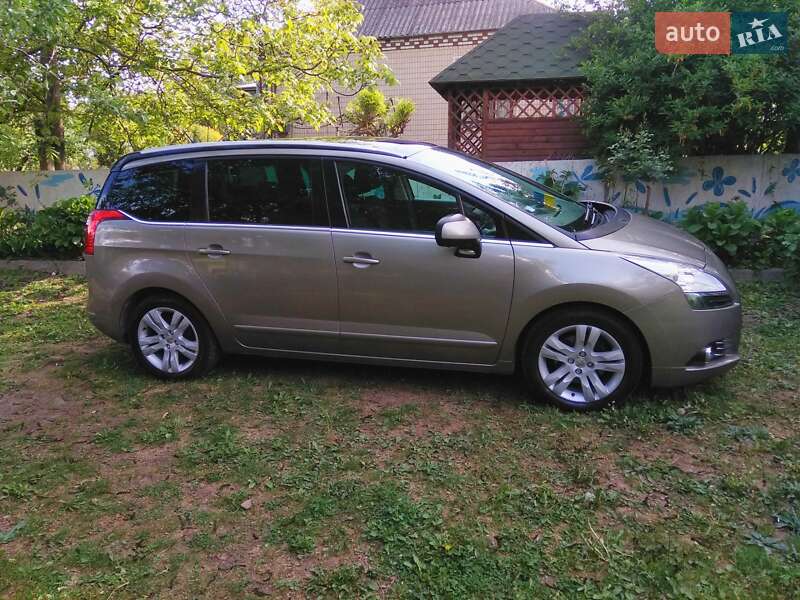 Микровэн Peugeot 5008 2011 в Киеве