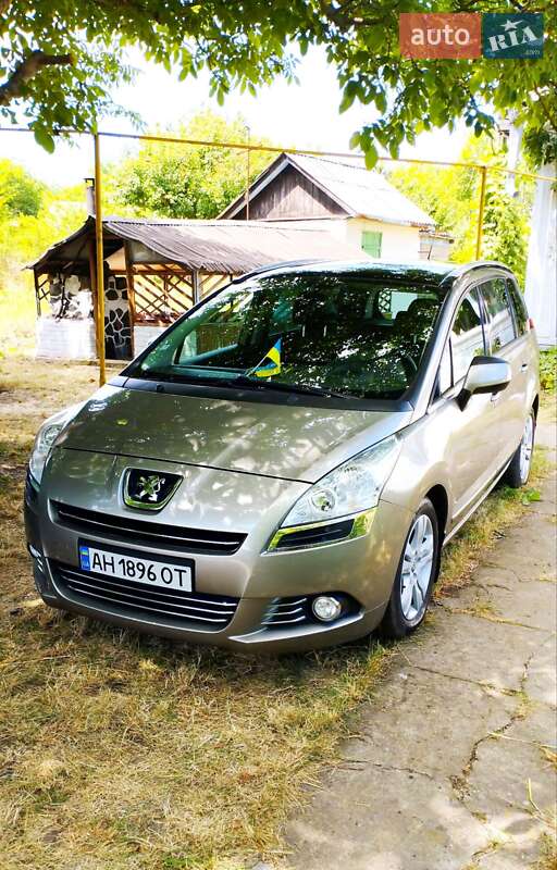 Микровэн Peugeot 5008 2011 в Киеве