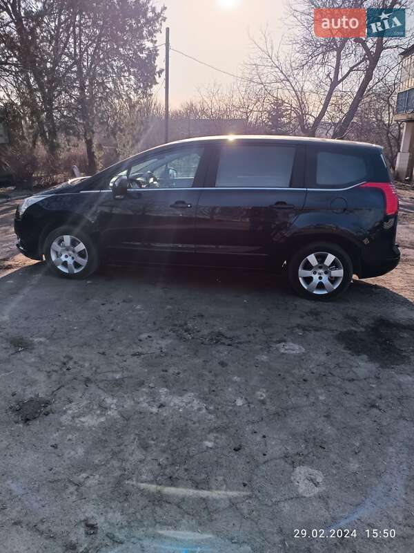 Мікровен Peugeot 5008 2010 в Братському