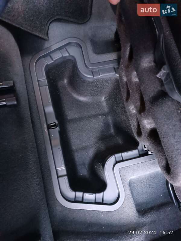 Мікровен Peugeot 5008 2010 в Братському