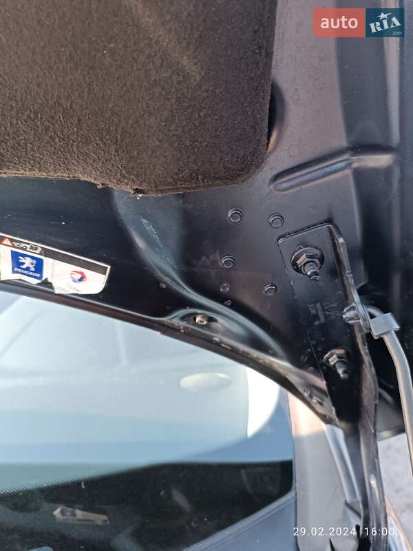 Мікровен Peugeot 5008 2010 в Братському