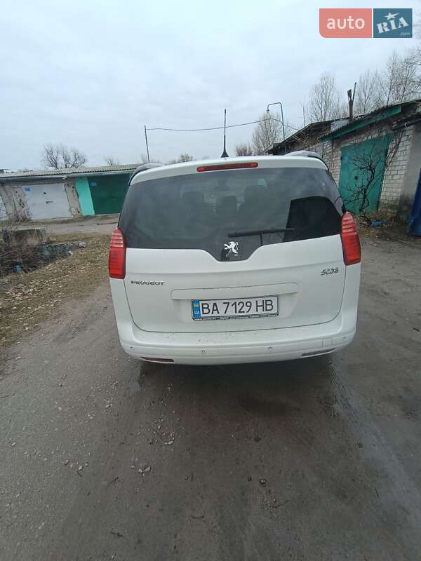 Микровэн Peugeot 5008 2011 в Светловодске