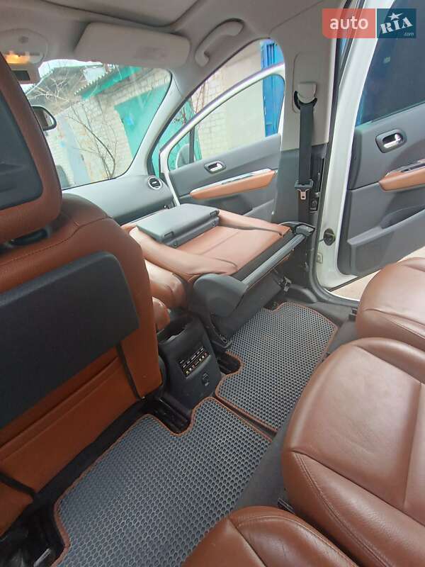 Микровэн Peugeot 5008 2011 в Светловодске