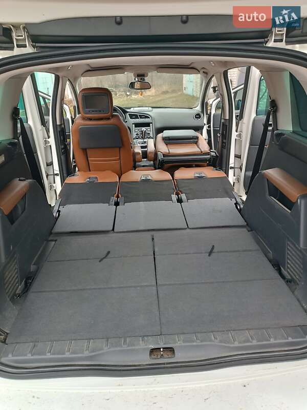 Микровэн Peugeot 5008 2011 в Светловодске