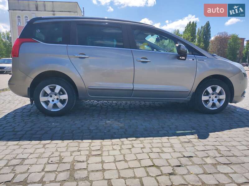 Мікровен Peugeot 5008 2013 в Кам'янець-Подільському