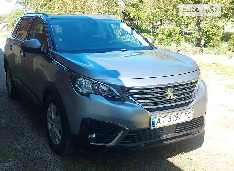 Внедорожник / Кроссовер Peugeot 5008 2017 в Калуше