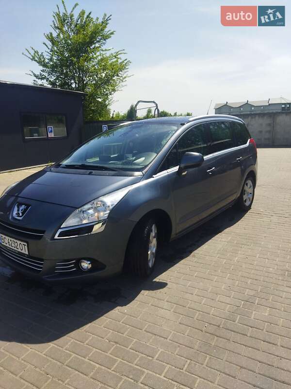 Мікровен Peugeot 5008 2011 в Стрию