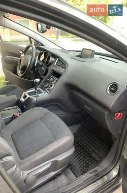 Микровэн Peugeot 5008 2013 в 
