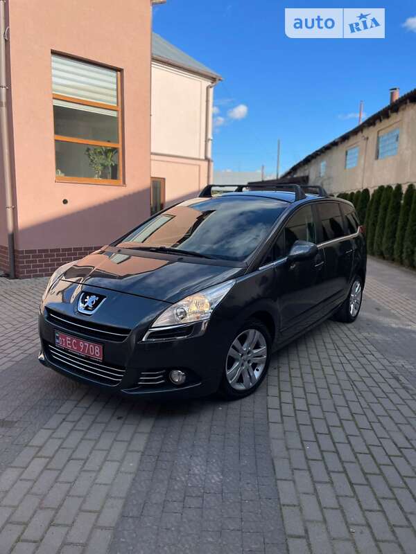 Мікровен Peugeot 5008 2011 в Стрию