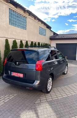 Мікровен Peugeot 5008 2011 в Стрию