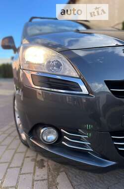 Мікровен Peugeot 5008 2011 в Стрию