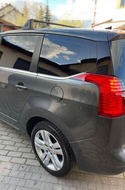 Мікровен Peugeot 5008 2011 в Стрию