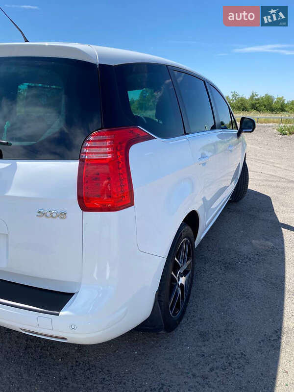 Микровэн Peugeot 5008 2013 в Львове