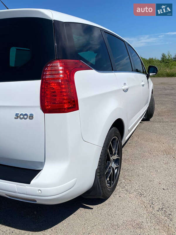 Микровэн Peugeot 5008 2013 в Львове