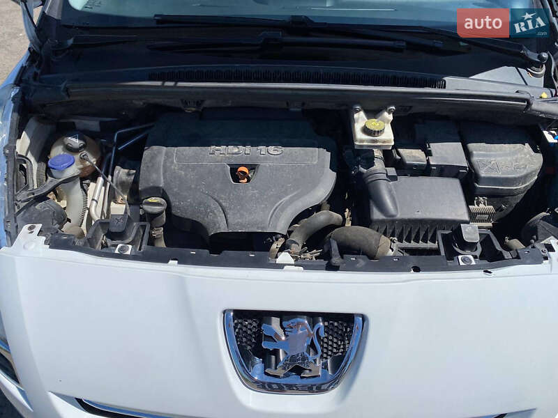 Микровэн Peugeot 5008 2013 в Львове