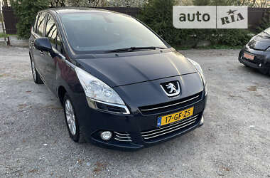 Микровэн Peugeot 5008 2011 в Городке