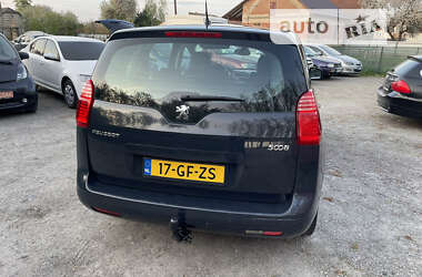 Микровэн Peugeot 5008 2011 в Городке