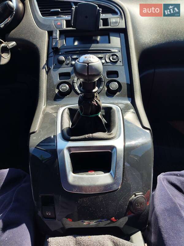 Микровэн Peugeot 5008 2010 в Костополе