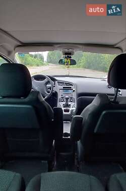 Микровэн Peugeot 5008 2011 в 