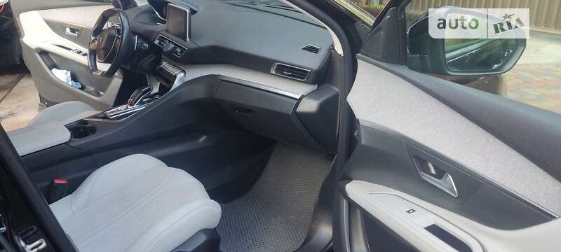 Внедорожник / Кроссовер Peugeot 5008 2017 в Ровно