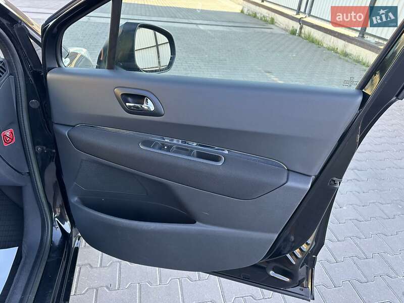 Мікровен Peugeot 5008 2011 в Рожище