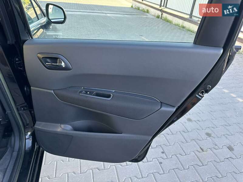 Мікровен Peugeot 5008 2011 в Рожище