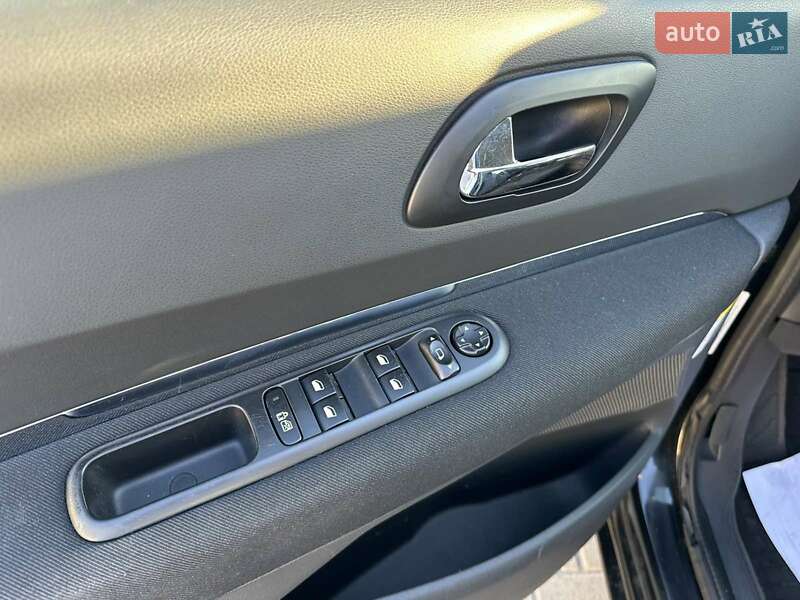 Мікровен Peugeot 5008 2011 в Рожище