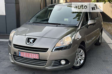 Микровэн Peugeot 5008 2011 в Сарнах