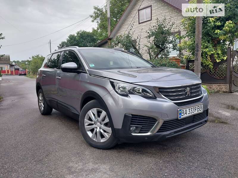 Внедорожник / Кроссовер Peugeot 5008 2017 в Новоархангельске