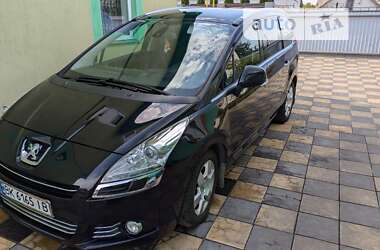 Мікровен Peugeot 5008 2011 в Радивиліві