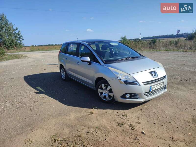 Peugeot 5008 2011