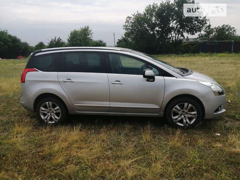 Микровэн Peugeot 5008 2010 в Днепре