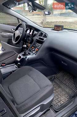 Мінівен Peugeot 5008 2011 в 