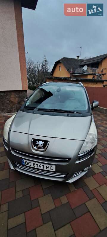Мікровен Peugeot 5008 2012 в Стрию