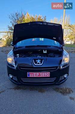 Микровэн Peugeot 5008 2011 в 