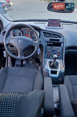 Микровэн Peugeot 5008 2011 в 