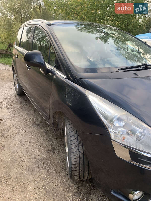 Мікровен Peugeot 5008 2013 в Волочиську
