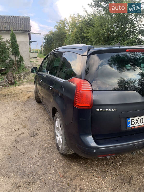Мікровен Peugeot 5008 2013 в Волочиську