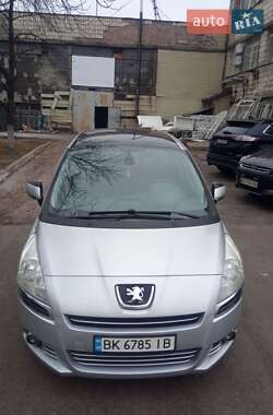 Микровэн Peugeot 5008 2011 в Киеве