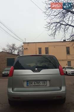 Микровэн Peugeot 5008 2011 в Киеве