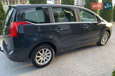 Микровэн Peugeot 5008 2011 в Городке