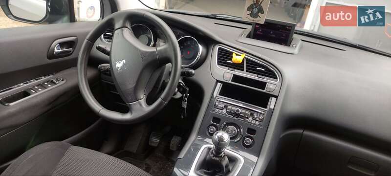 Микровэн Peugeot 5008 2010 в Самборе
