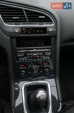 Микровэн Peugeot 5008 2011 в 