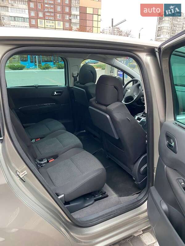 Микровэн Peugeot 5008 2011 в Днепре