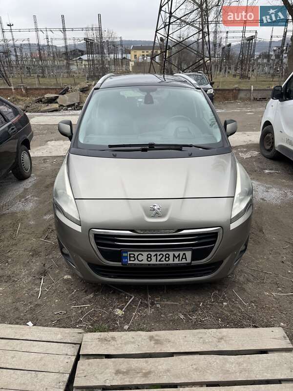 Микровэн Peugeot 5008 2015 в Львове