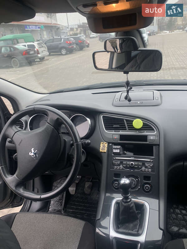 Мікровен Peugeot 5008 2011 в Золочеві