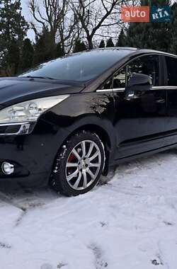 Мікровен Peugeot 5008 2010 в Стрию